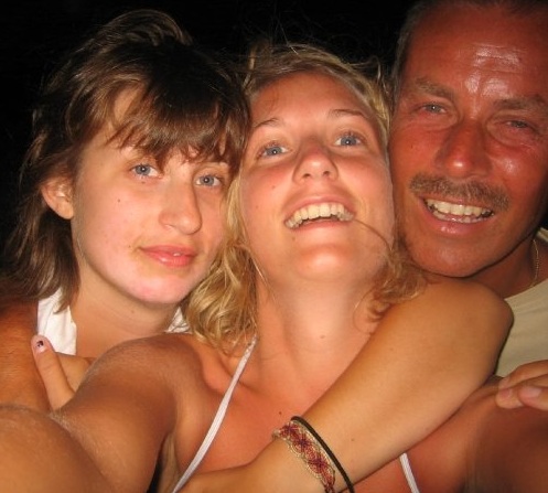 Jag, tillsammans med min lillasyster och pappa.