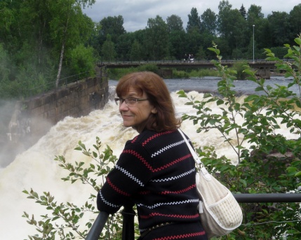 Författaren Birgitta Renström Linde. Bilden tagen vid forsen i Munkfors 2011.