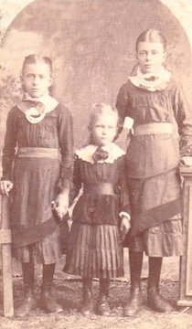 Hilda (f. 1877), 11, Eva (f. 1882) 6, Laura (f. 1878) 12