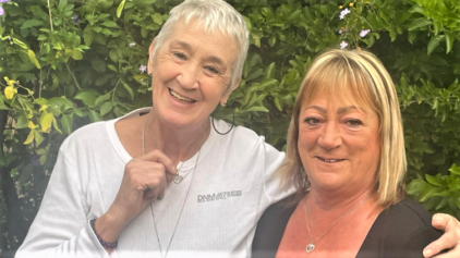 Julie och Julie: Systrar med samma namn hittar varandra efter mer än 60 år, och likheterna är häpnadsväckande