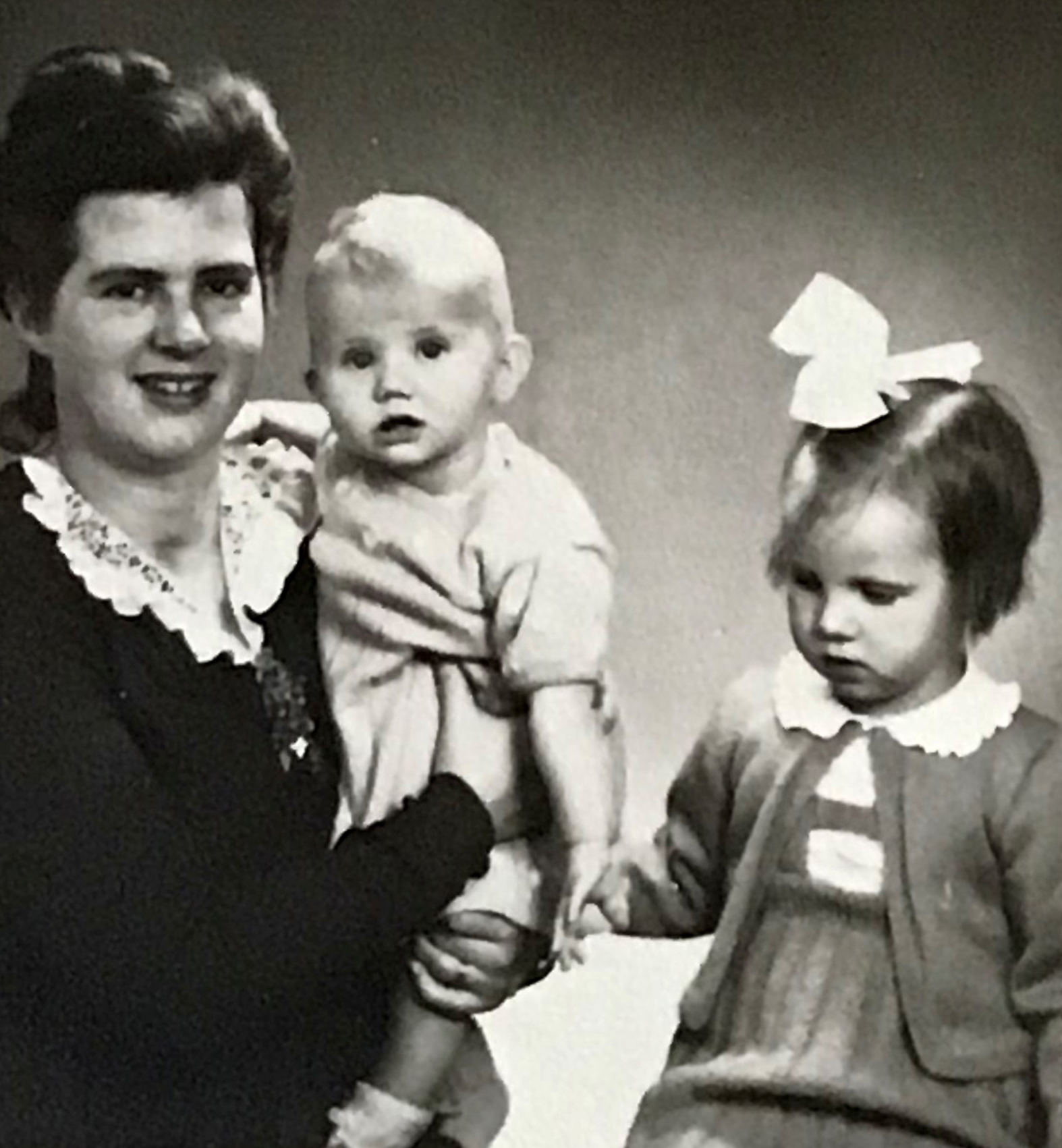 Anna & Gustafs dotter Magnhild med döttrarna Eva och Barbro