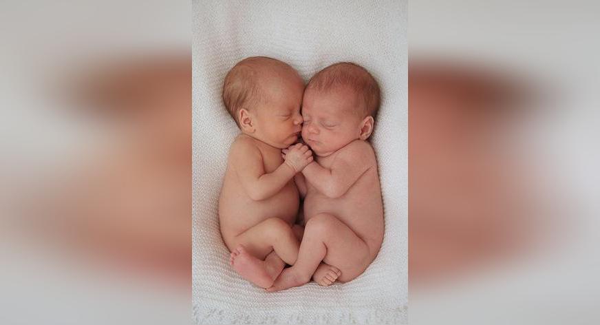 Tvillingar föddes med 39 dagars mellanrum