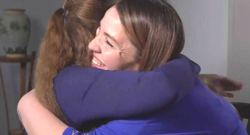 Mor och dotter återförenas 30 år efter adoptionen