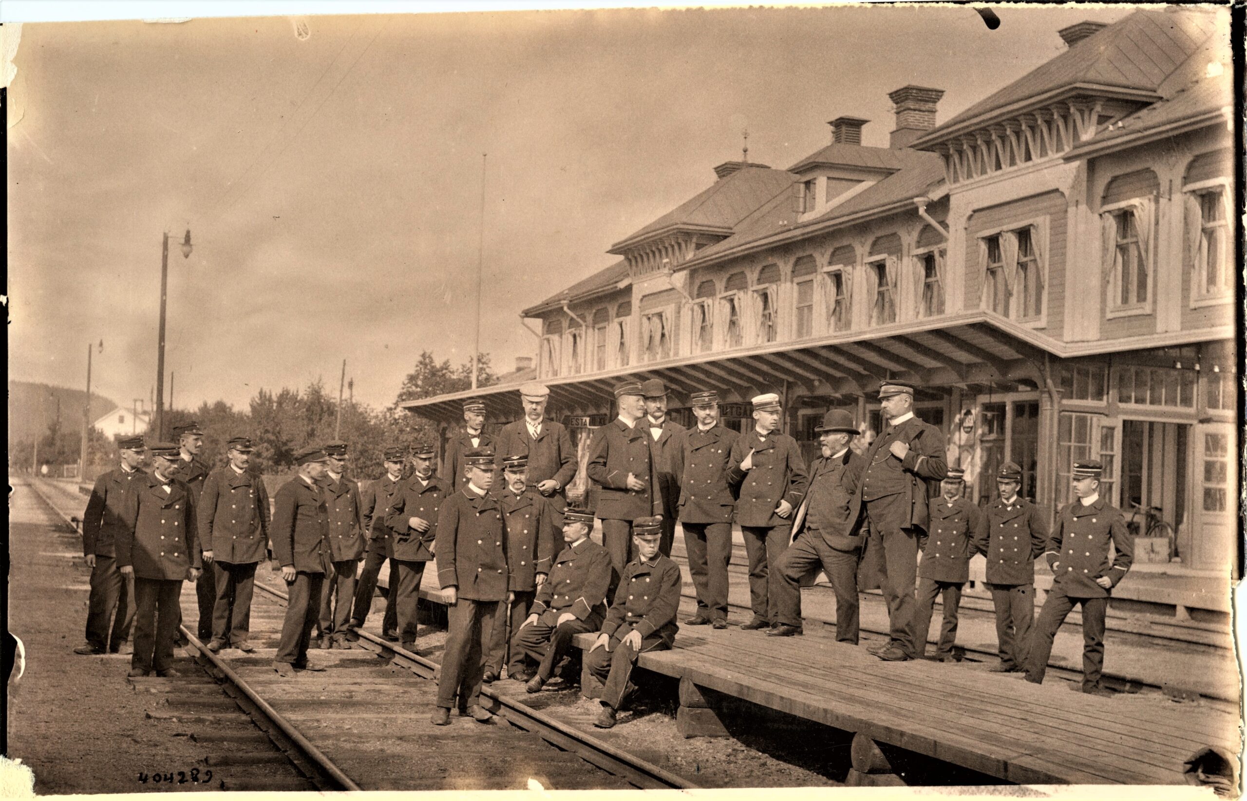 Personal på Östersunds station, cirka 1900 - rallare
